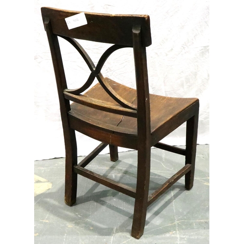 3159 - An 18th century elm chair, with crossed backrest and curved seat. Not available for in-house P&P, co... 