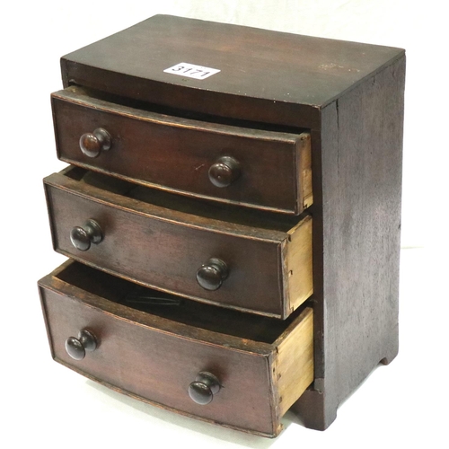 3171 - Victorian diminutive chest of three short drawers, 15 x 24 x 28 cm. P&P Group 3 (£25+VAT for the fir... 