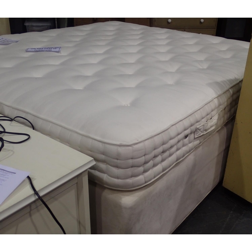 3120 - Vi-spring super king divan bed and mattress, overall 180 x 200 x 70 cm H. Condition report: Light us... 