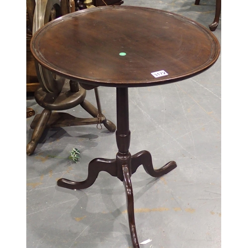 3172 - George III mahogany tripod wine table, for restoration, D: 57 cm, H: 75 cm. Not available for in-hou... 