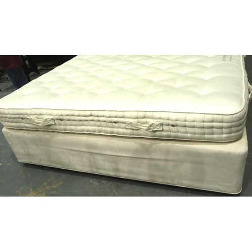 3120 - Vi-spring super king divan bed and mattress, overall 180 x 200 x 70 cm H. Condition report: Light us... 