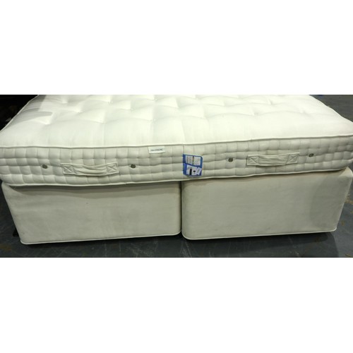 3120 - Vi-spring super king divan bed and mattress, overall 180 x 200 x 70 cm H. Condition report: Light us... 