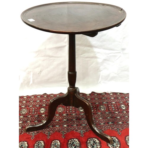 3172 - George III mahogany tripod wine table, for restoration, D: 57 cm, H: 75 cm. Not available for in-hou... 