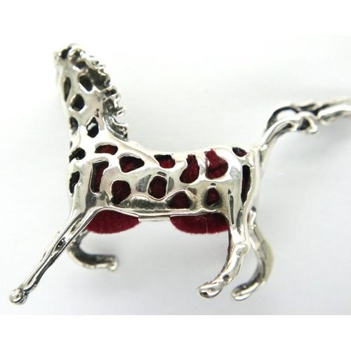 37 - 925 silver horse pin cushion, L: 40 mm. P&P Group 1 (£14+VAT for the first lot and £1+VAT for subseq... 