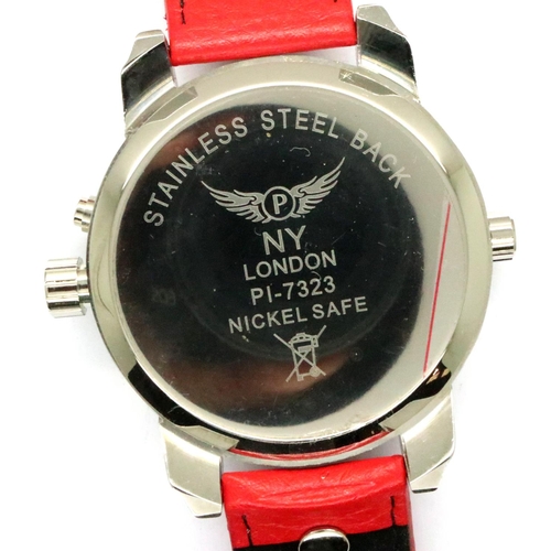 66 - NY London: gents oversized fashion wristwatch, boxed, working at lotting. P&P Group 2 (£18+VAT for t... 