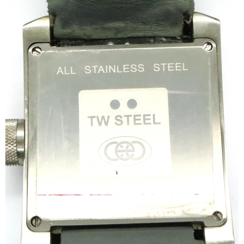 68 - TW Steel: Goliath wristwatch, working at lotting. P&P Group 1 (£14+VAT for the first lot and £1+VAT ... 