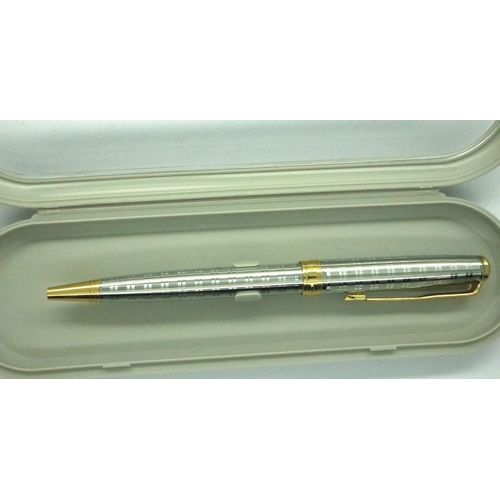 98 - New Parker ballpoint pen with silver circle pattern design in gift box. P&P Group 1 (£14+VAT for the... 