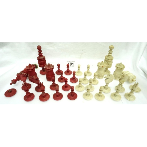 101 - Antique complete ivory chess set with King H: 105 mm, red King and white Queen with stems snapped, r... 