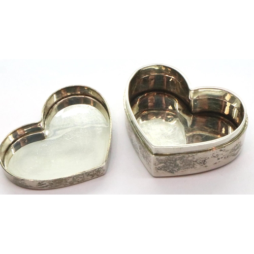 105 - Boxed Links of London heart shape sterling silver trinket jewellery box. P&P Group 1 (£14+VAT for th... 