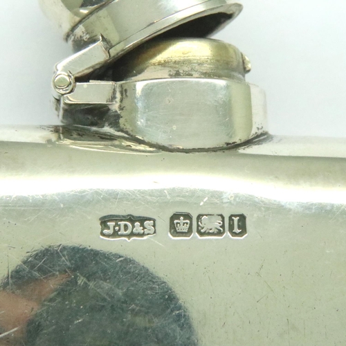 109 - Hallmarked silver hip flask, Sheffield assay, H: 10 cm, 113g. Condition report: Some light dings to ... 