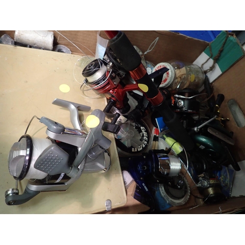 1061 - Mixed fishing reels and tackle. Not available for in-house P&P, contact Paul O'Hea at Mailboxes on 0... 