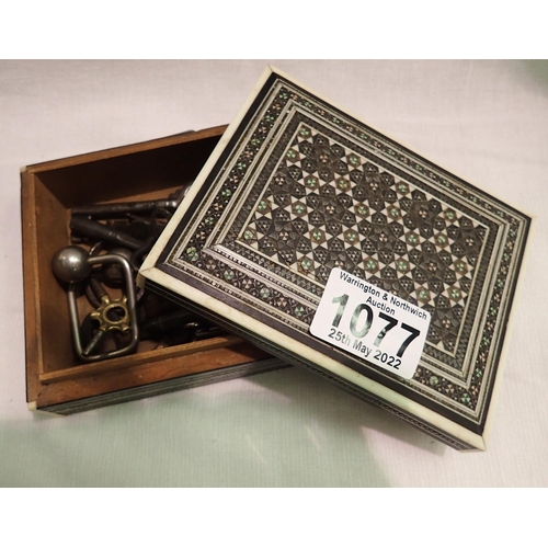 1077 - Ethnic inlaid box containing mixed keys. P&P Group 2 (£18+VAT for the first lot and £3+VAT for subse... 