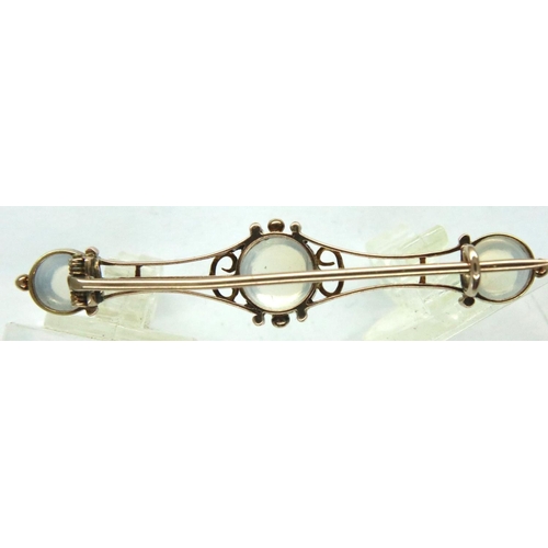 52 - Antique 9ct gold and three moonstone brooch, L: 40 mm, 4.0g. P&P Group 1 (£14+VAT for the first lot ... 