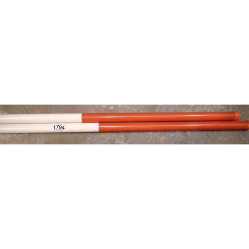 1794 - Pair of red and white surveyors poles, H: 200 cm. Not available for in-house P&P, contact Paul O'Hea... 