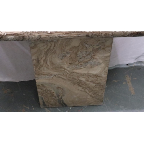 3175 - Modern high-polished marble console the top (150 x 50 cm) on a matched (damaged) marble plinth. Not ... 