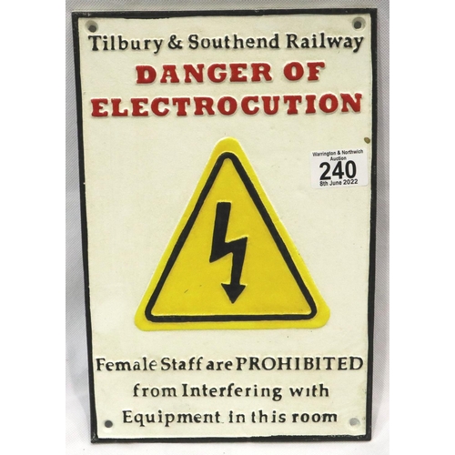 240 - Cast iron Tilbury & Southend Railway Danger sign, H: 30 cm. P&P Group 2 (£18+VAT for the first lot a... 