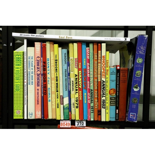 310 - Shelf of vintage childrens annuals and collectable books. P&P Group 3 (£25+VAT for the first lot and... 