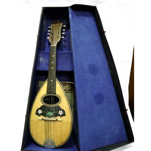 333 - Mandolin with inlay and case. P&P Group 2 (£18+VAT for the first lot and £3+VAT for subsequent lots)