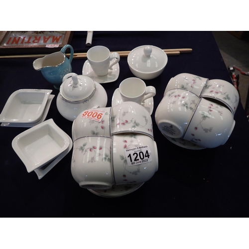 1204 - Mixed ceramics including fourteen pieces of Royal Doulton Expressions, Strawberry Fayre. Not availab... 