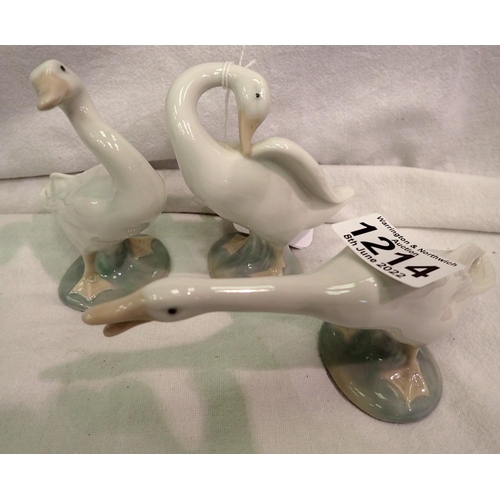 1214 - Three Lladro geese, largest H: 80 mm. P&P Group 2 (£18+VAT for the first lot and £3+VAT for subseque... 