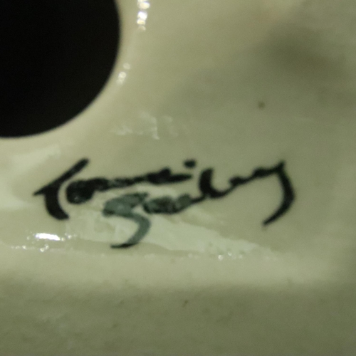 189 - Lorna Bailey Cat and Bee, H: 12 cm. No cracks, chips or visible restoration. P&P Group 1 (£14+VAT fo... 