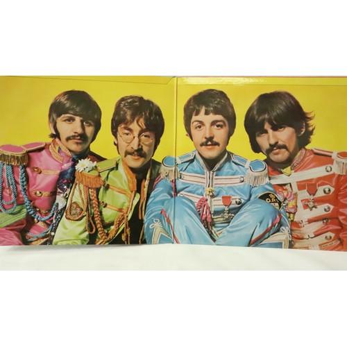316 - The Beatles Sgt Peppers Lonely Hearts Band, YEX637-1 PCS 7027, with insert. Good used/played conditi... 