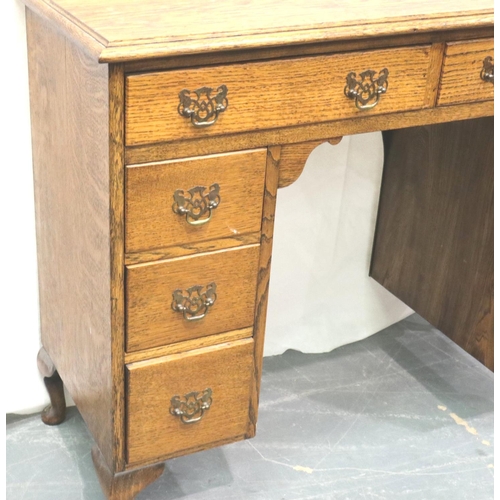 3101 - A Victorian oak desk, with two drawers, knee hole and three-drawer pedestals, 91 x 40 x 78 cm. Not a... 