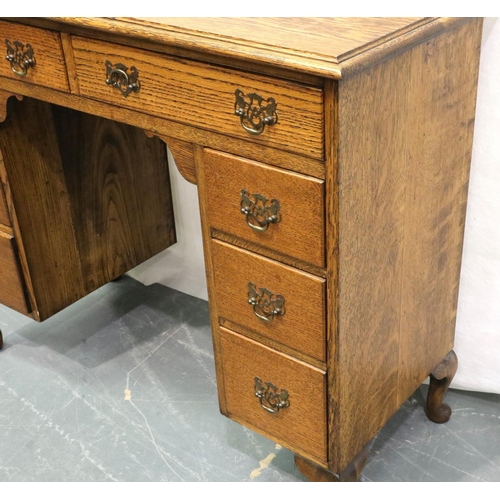 3101 - A Victorian oak desk, with two drawers, knee hole and three-drawer pedestals, 91 x 40 x 78 cm. Not a... 