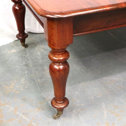 3116 - A Victorian mahogany extending dining table, with two additional leaves, raised on bulbous supports,... 