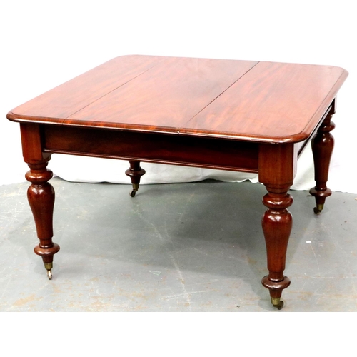 3116 - A Victorian mahogany extending dining table, with two additional leaves, raised on bulbous supports,... 