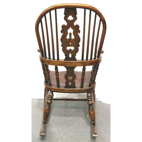 3119 - A 19th century elm rocking chair of substantial construction with pierced backrest, H: 113 cm. Not a... 