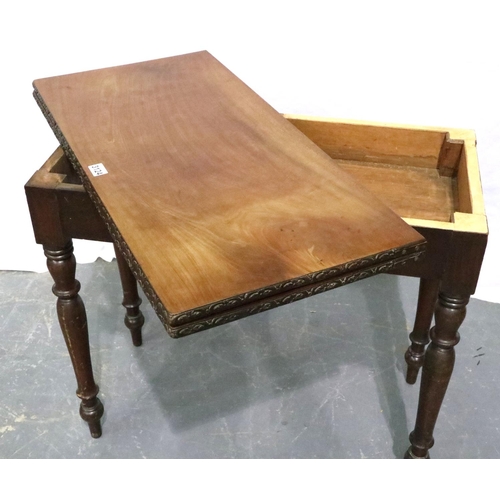 3124 - A Victorian walnut fold over tea table with carved edge, raised on turned supports, 86 x 82 x 74 cm ... 