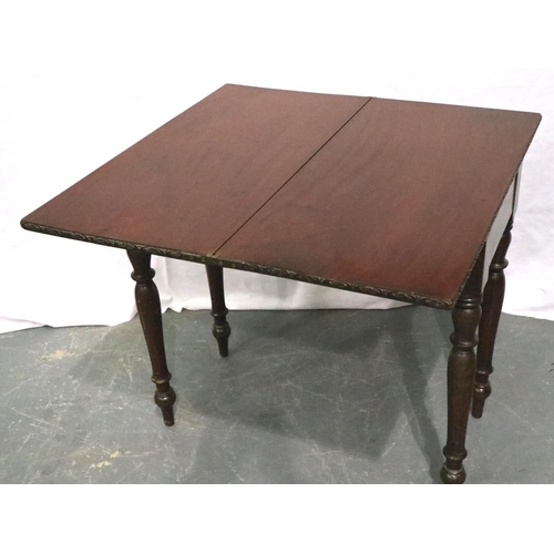 3124 - A Victorian walnut fold over tea table with carved edge, raised on turned supports, 86 x 82 x 74 cm ... 