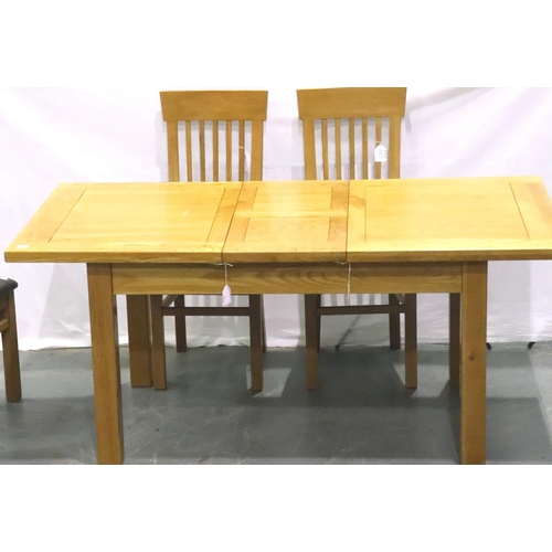 3133 - JTW solid golden oak table, extending with integral leaf and six matching chairs with makers stamp, ... 