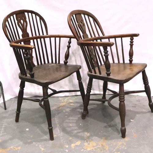 3137 - A near-pair of early 19th century elm Windsor chairs, with pierced back rest and shaped stretchers. ... 