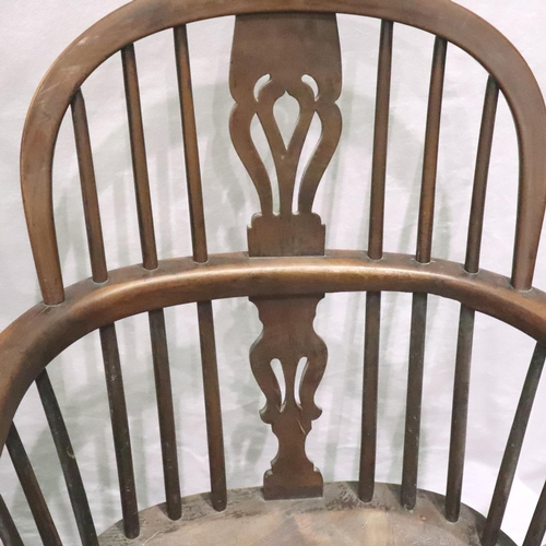 3137 - A near-pair of early 19th century elm Windsor chairs, with pierced back rest and shaped stretchers. ... 