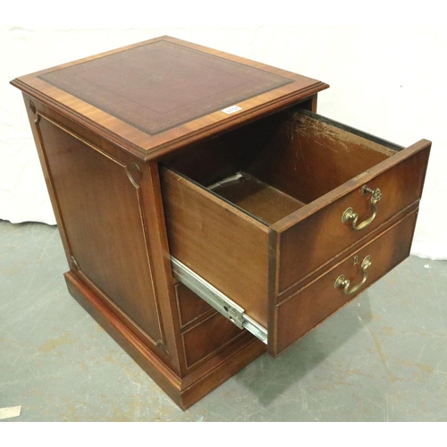 3151 - Bevan Funnell Reprodux two drawer filing cabinet, with gilt tooled leather top and two keys, 52 x 65... 