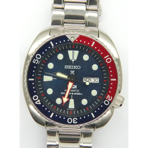 77 - Seiko: Padi automatic 200m divers wristwatch with stainless steel strap, papers and links, boxed, wo... 