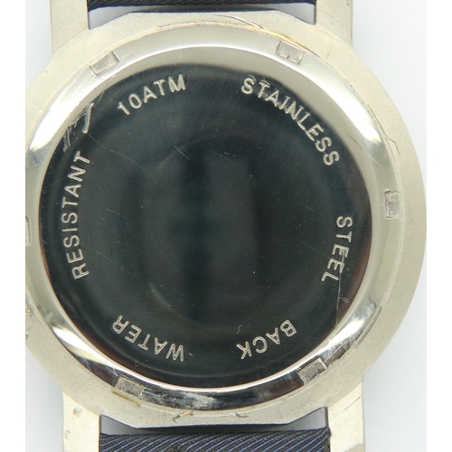 78 - VW: gents wristwatch, boxed, working at lotting. P&P Group 1 (£14+VAT for the first lot and £1+VAT f... 