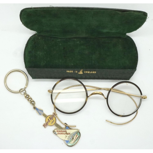 92 - Pair of Victorian yellow metal and horn rimmed spectacles. P&P Group 1 (£14+VAT for the first lot an... 