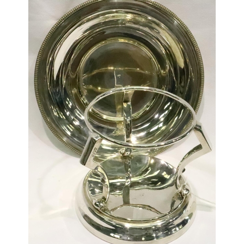 125 - Silver plated ecclesiastical wafer dish and stand, D: 15 cm. P&P Group 1 (£14+VAT for the first lot ... 