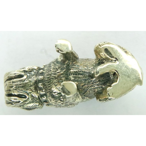 128 - 925 silver Bulldog pin cushion with glass eyes, D: 30 mm. P&P Group 1 (£14+VAT for the first lot and... 