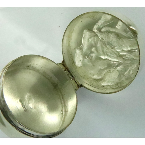 138 - 925 silver Dog and Duck pill box, D: 30 mm. P&P Group 1 (£14+VAT for the first lot and £1+VAT for su... 