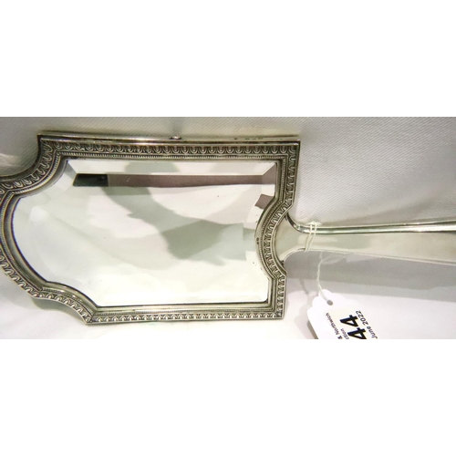 144 - Continental 800 silver hand mirror, unusually double-sided with bevelled glass, L: 28 cm. P&P Group ... 