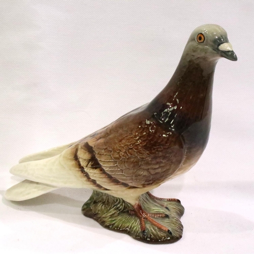 246 - Beswick pigeon model no 1383, H : 15 cm. No cracks, chips or visible restoration. P&P Group 2 (£18+V... 