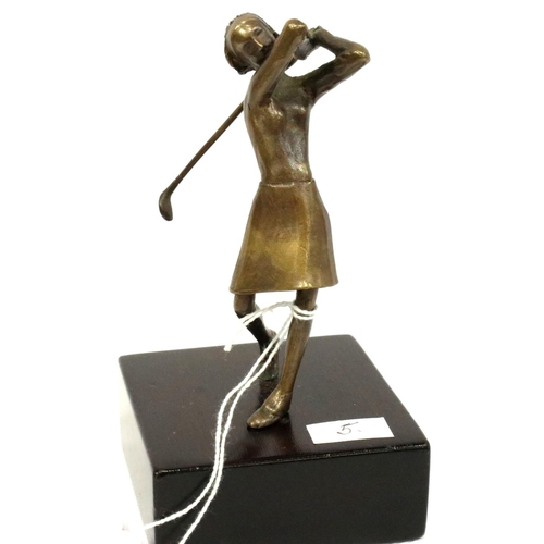 349 - Contemporary cast bronze figure, female golfer, raised on a square oak plinth, overall H: 11 cm. P&P... 