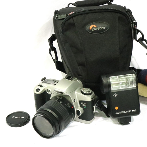 392 - Canon Eos 500N with EF 25-80mm 4-5.6 III lens, flash, films, bag camera working, lens focusing. P&P ... 