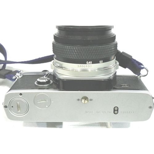 397 - Olympus OM2N with Zuiko 1:1.8 50mm lens, with case, working at lotting and an Olympus T20 dedicated ... 