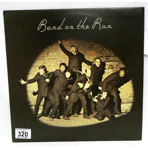 458 - Wings Band on The Run, black white and silver label, YEX929-2 PAS 10007, with poster. P&P Group 1 (£... 