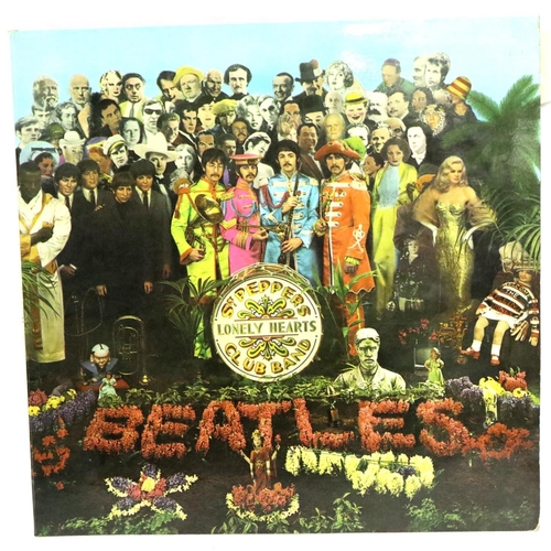 461 - The Beatles Sgt Peppers Lonely Hearts Band, YEX637-1 PCS 7027, with insert. Good used/played conditi... 